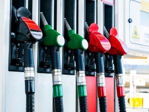 Mitos y verdades sobre las gasolina low cost vs normal